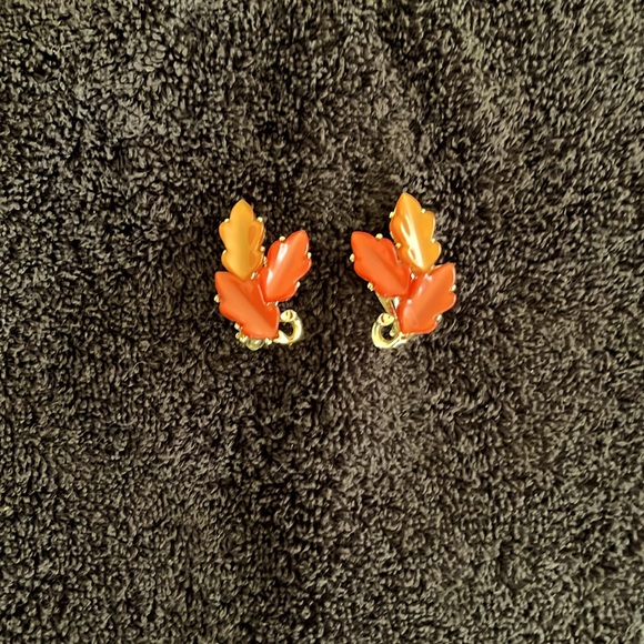 Stunning Set Vintage Lisner Clip On Earrings - Picture 1 of 4